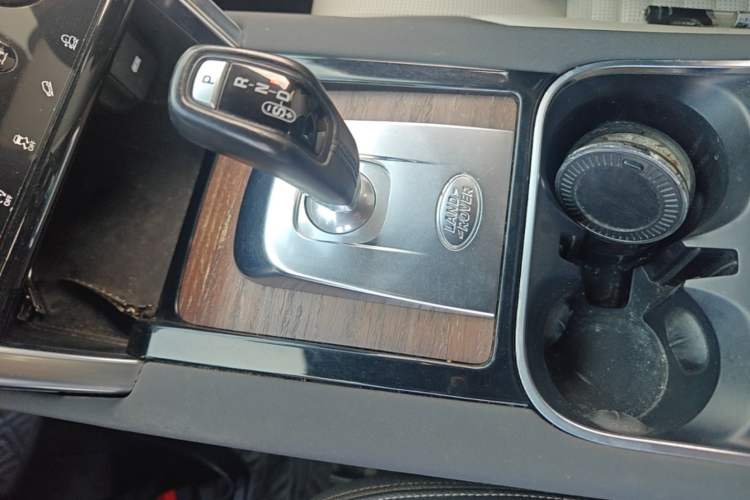 Used Land Rover Discovery Sport 2020 249 PS R-Dynamic Performance Edition Gear Lever