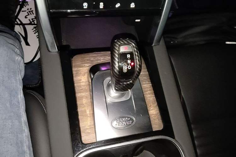 Used Land Rover Discovery Sport 2020 249 PS R-Dynamic Performance Edition Gear Lever