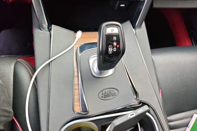 Used Land Rover Discovery Sport 2020 249 PS R-Dynamic Performance Edition Gear Lever