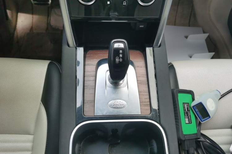 Used Land Rover Discovery Sport 2020 249 PS R-Dynamic Performance Edition Gear Lever