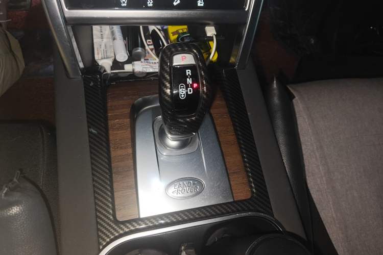 Used Land Rover Discovery Sport 2020 249 PS R-Dynamic Performance Edition Gear Lever