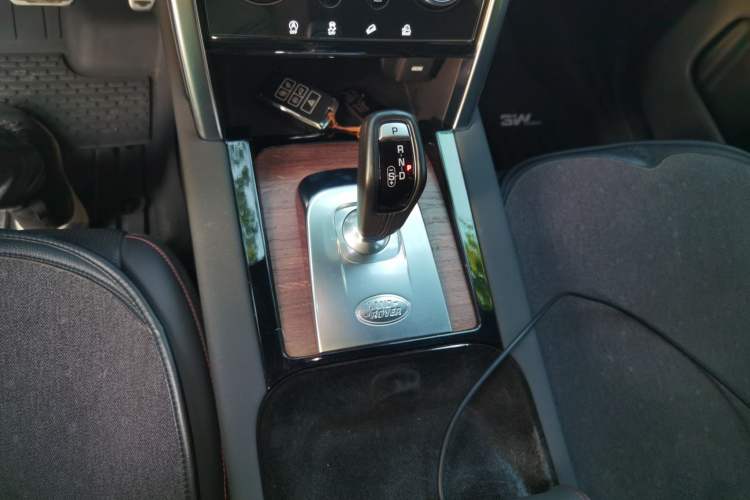 Used Land Rover Discovery Sport 2020 249 PS R-Dynamic Performance Edition Gear Lever
