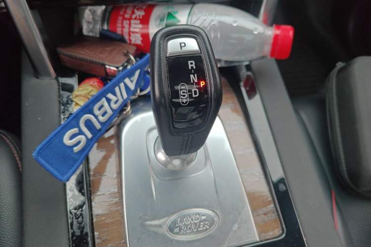 Used Land Rover Discovery Sport 2020 249 PS R-Dynamic Performance Edition Gear Lever