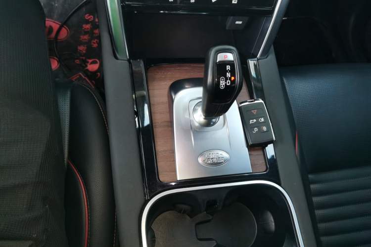 Used Land Rover Discovery Sport 2020 249 PS R-Dynamic Performance Edition Gear Lever