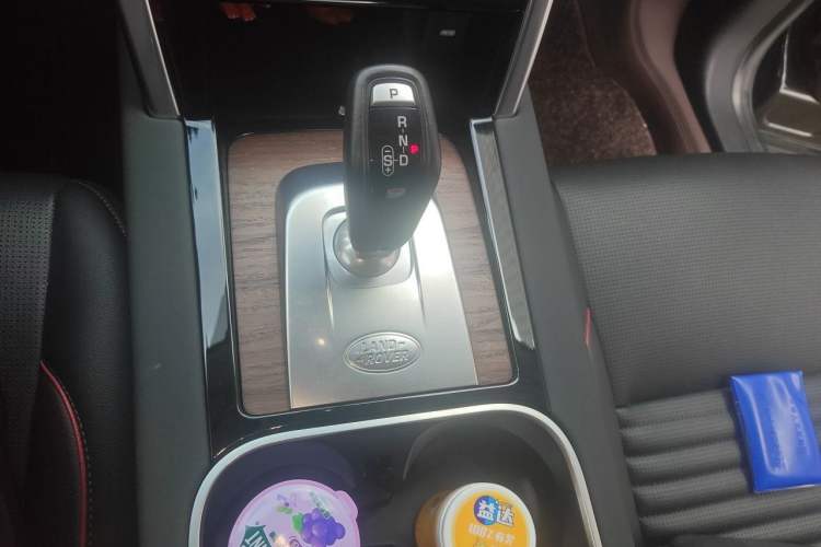 Used Land Rover Discovery Sport 2020 249 PS R-Dynamic Performance Edition Gear Lever