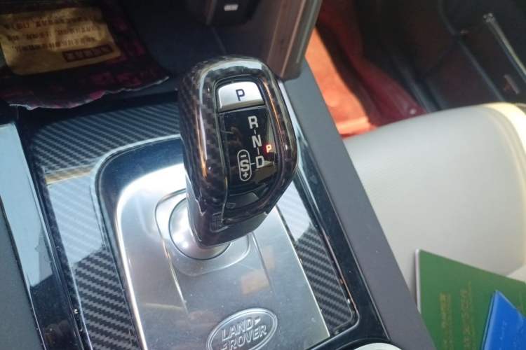 Used Land Rover Discovery Sport 2020 249 PS R-Dynamic Performance Edition Gear Lever
