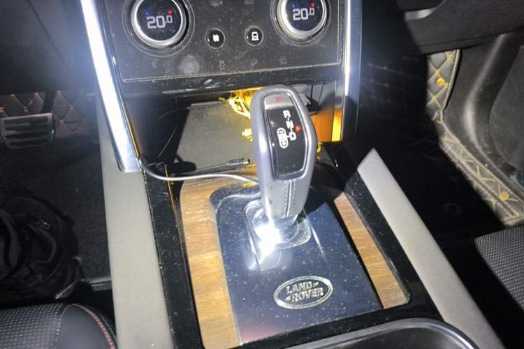 Used Land Rover Discovery Sport 2020 249 PS R-Dynamic Performance Edition Gear Lever