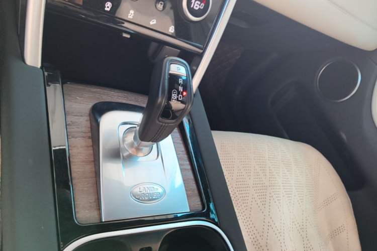 Used Land Rover Discovery Sport 2020 249 PS R-Dynamic Performance Edition Gear Lever
