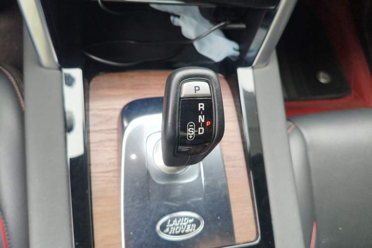 Used Land Rover Discovery Sport 2020 249 PS R-Dynamic Performance Tech Edition 7 Seats Gear Lever
