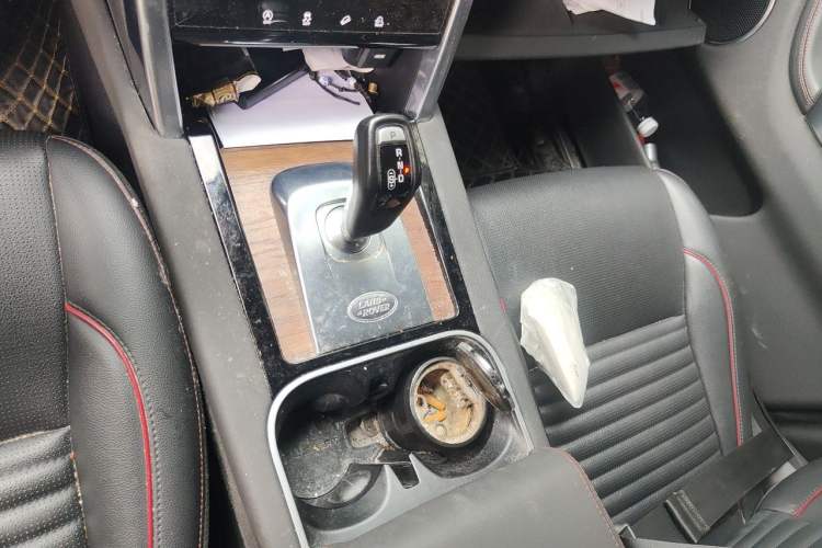 Used Land Rover Discovery Sport 2020 249 PS R-Dynamic Performance Edition Gear Lever