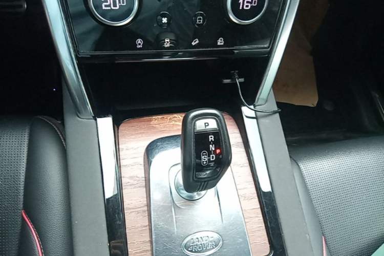 Used Land Rover Discovery Sport 2020 249 PS R-Dynamic Performance Edition Gear Lever