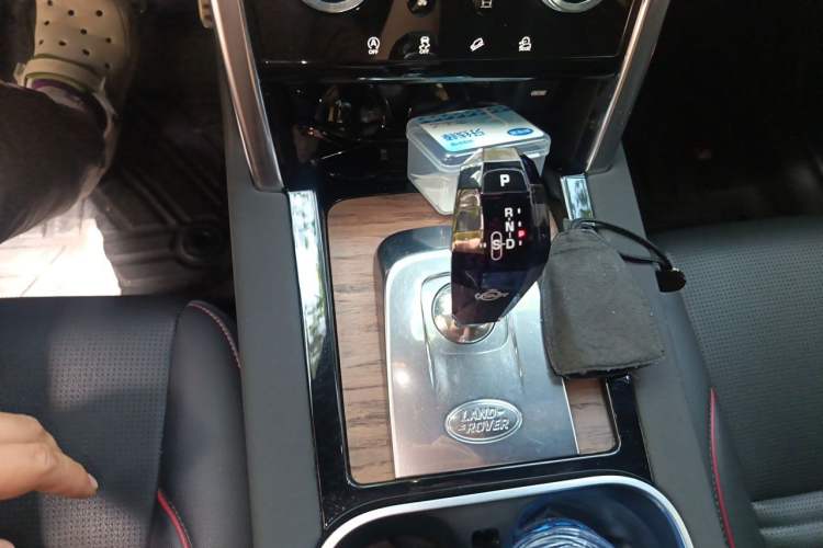 Used Land Rover Discovery Sport 2020 249 PS R-Dynamic Performance Edition Gear Lever