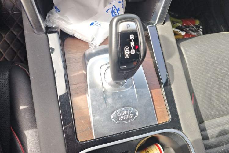 Used Land Rover Discovery Sport 2020 249 PS R-Dynamic Performance Tech Edition 5 Seats Gear Lever