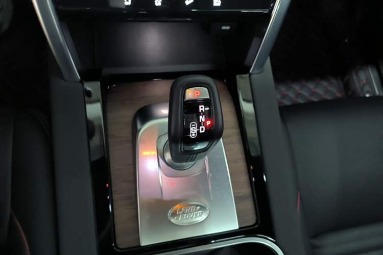 Used Land Rover Discovery Sport 2020 249 PS R-Dynamic Performance Edition Gear Lever
