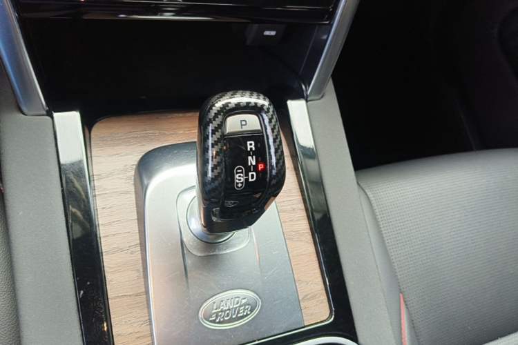 Used Land Rover Discovery Sport 2020 249 PS R-Dynamic Performance Edition Gear Lever