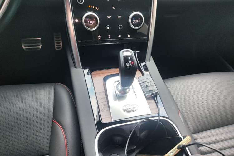 Used Land Rover Discovery Sport 2020 249 PS R-Dynamic Performance Edition Gear Lever