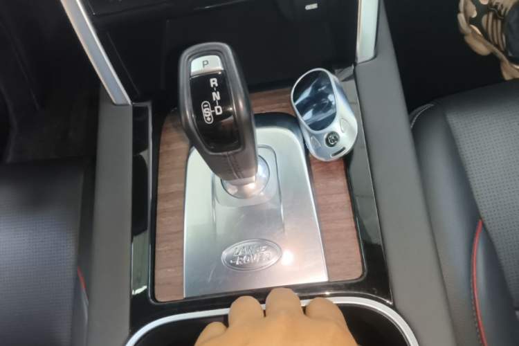 Used Land Rover Discovery Sport 2020 249 PS R-Dynamic Performance Edition Gear Lever