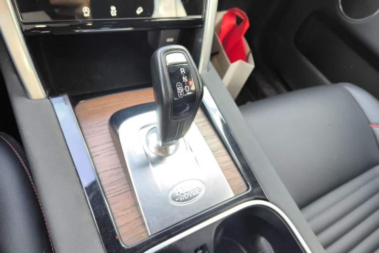 Used Land Rover Discovery Sport 2020 249 PS R-Dynamic Performance Edition Gear Lever