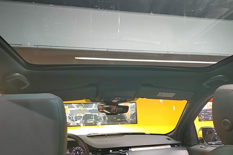 Used Land Rover Discovery Sport 2020 249 PS R-Dynamic Performance Edition Headliner