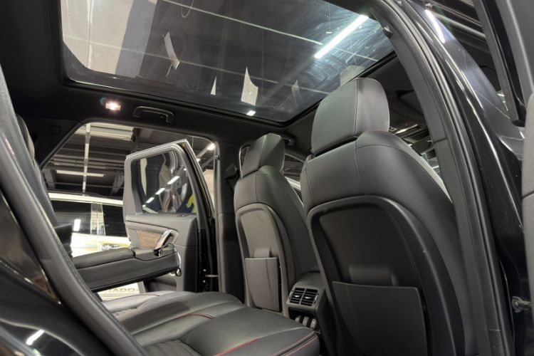 Used Land Rover Discovery Sport 2020 249 PS R-Dynamic Performance Edition Headliner