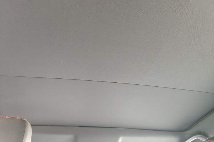 Used Land Rover Discovery Sport 2020 249 PS R-Dynamic Performance Tech Edition 7 Seats Headliner