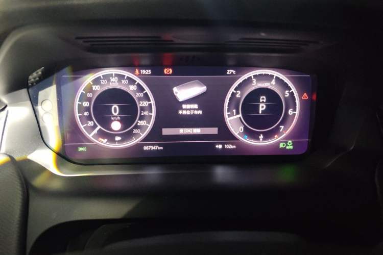 Used Land Rover Discovery Sport 2020 249 PS R-Dynamic Performance Edition Instrument Cluster