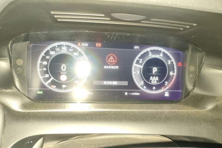 Used Land Rover Discovery Sport 2020 249 PS R-Dynamic Performance Tech Edition 7 Seats Instrument Cluster