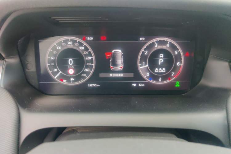 Used Land Rover Discovery Sport 2020 249 PS R-Dynamic Performance Edition Instrument Cluster