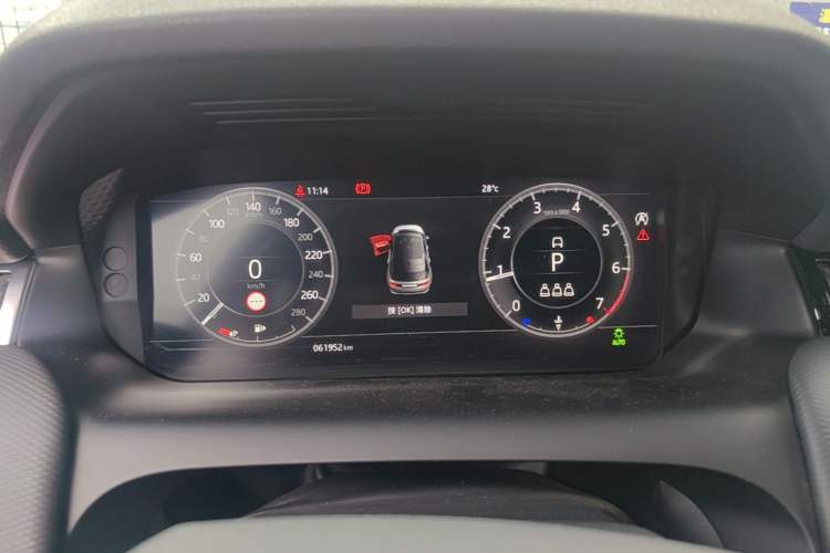 Used Land Rover Discovery Sport 2020 249 PS R-Dynamic Performance Edition Instrument Cluster