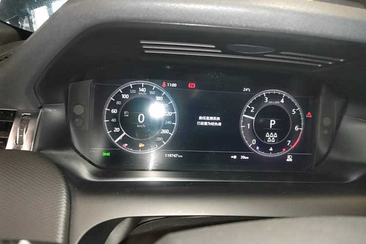 Used Land Rover Discovery Sport 2020 249 PS R-Dynamic Performance Tech Edition 7 Seats Instrument Cluster