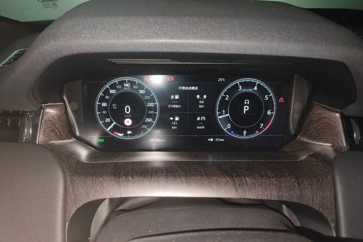 Used Land Rover Discovery Sport 2020 249 PS R-Dynamic Performance Edition Instrument Cluster