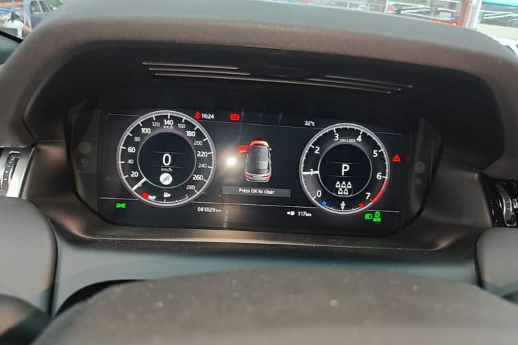 Used Land Rover Discovery Sport 2020 249 PS R-Dynamic Performance Tech Edition 7 Seats Instrument Cluster