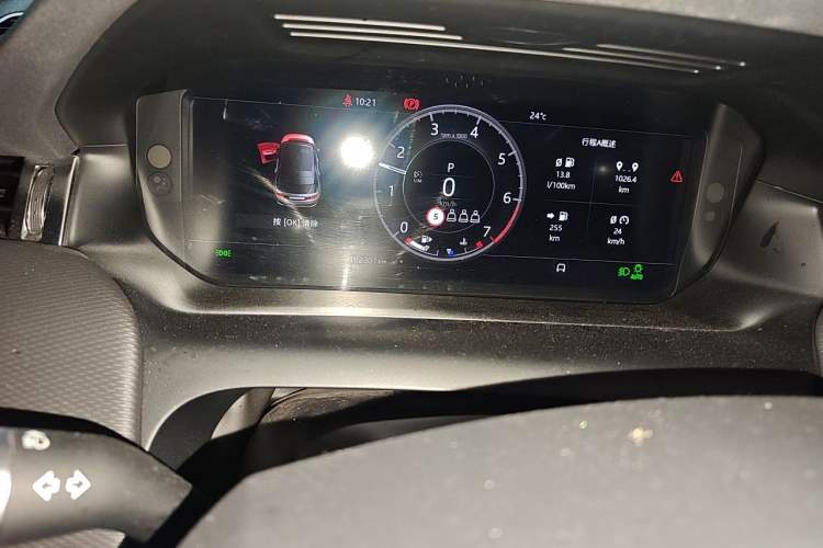 Used Land Rover Discovery Sport 2020 249 PS R-Dynamic Performance Tech Edition 5 Seats Instrument Cluster