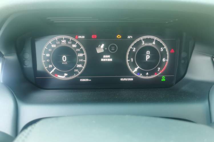 Used Land Rover Discovery Sport 2020 249 PS R-Dynamic Performance Tech Edition 7 Seats Instrument Cluster