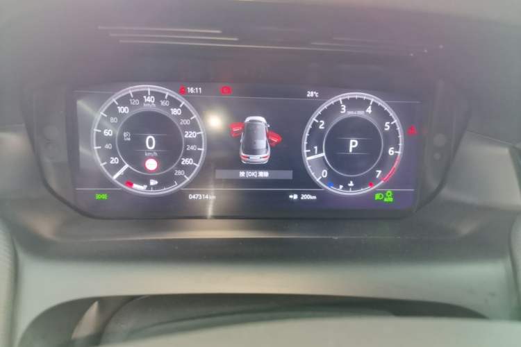 Used Land Rover Discovery Sport 2020 249 PS R-Dynamic Performance Edition Instrument Cluster