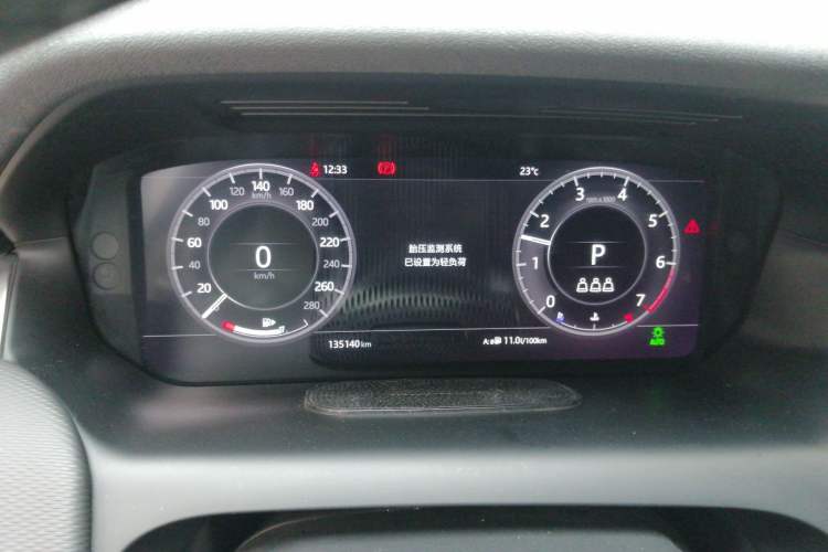 Used Land Rover Discovery Sport 2020 249 PS R-Dynamic Performance Edition Instrument Cluster