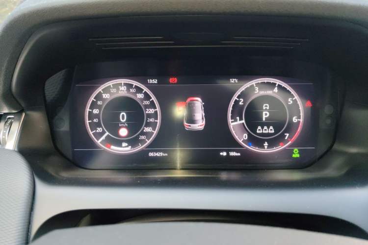 Used Land Rover Discovery Sport 2020 249 PS R-Dynamic Performance Edition Instrument Cluster