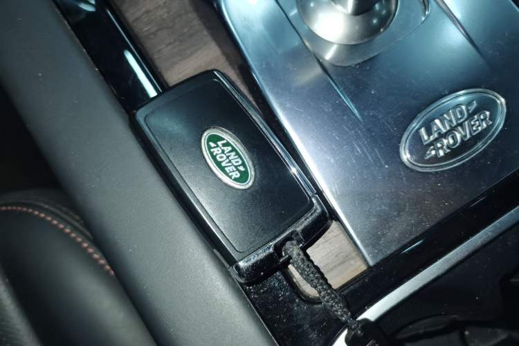 Used Land Rover Discovery Sport 2020 249 PS R-Dynamic Performance Tech Edition 7 Seats Interior 1
