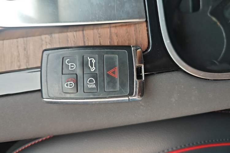Used Land Rover Discovery Sport 2020 249 PS R-Dynamic Performance Edition Interior 1