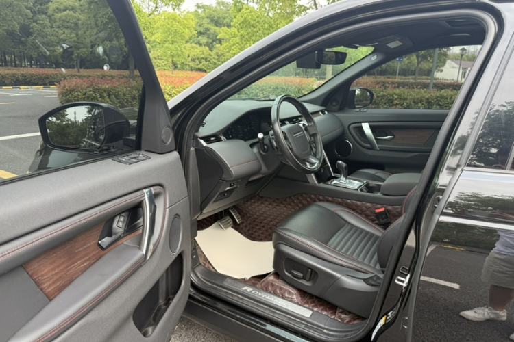 Used Land Rover Discovery Sport 2020 249 PS R-Dynamic Performance Edition Interior 2