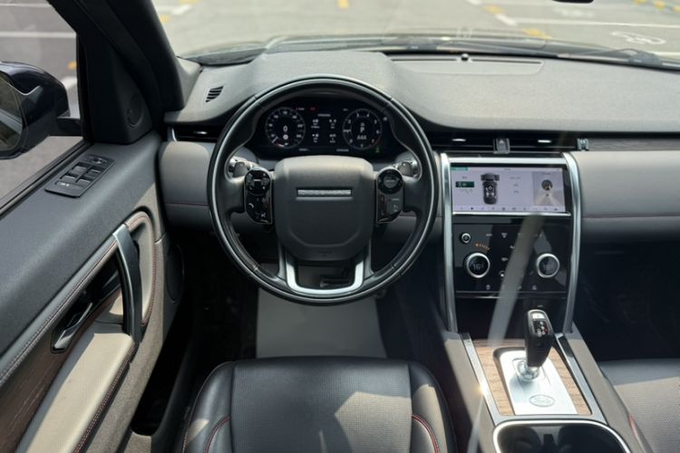 Used Land Rover Discovery Sport 2020 249 PS R-Dynamic Performance Edition Interior 3