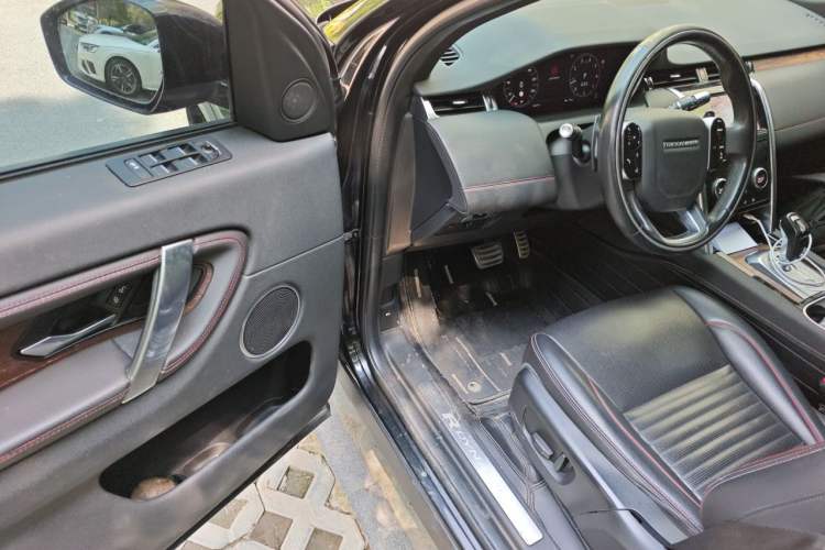 Used Land Rover Discovery Sport 2020 249 PS R-Dynamic Performance Edition Interior 3