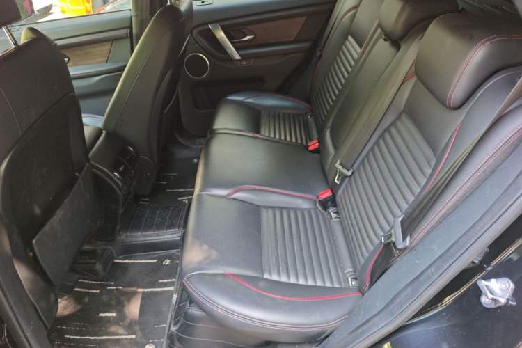 Used Land Rover Discovery Sport 2020 249 PS R-Dynamic Performance Edition Interior 4