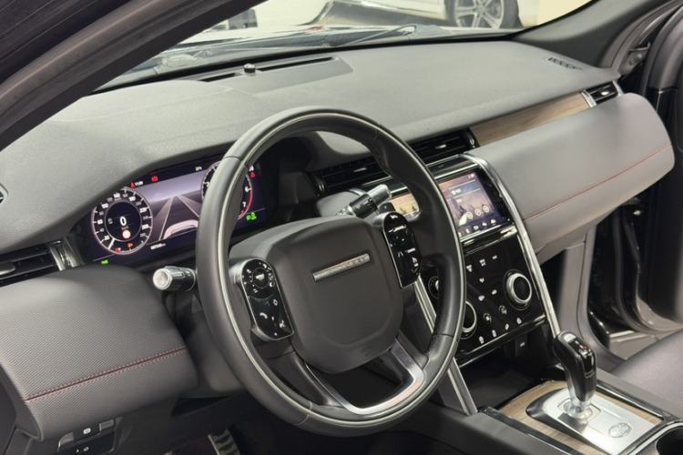 Used Land Rover Discovery Sport 2020 249 PS R-Dynamic Performance Edition Interior 4
