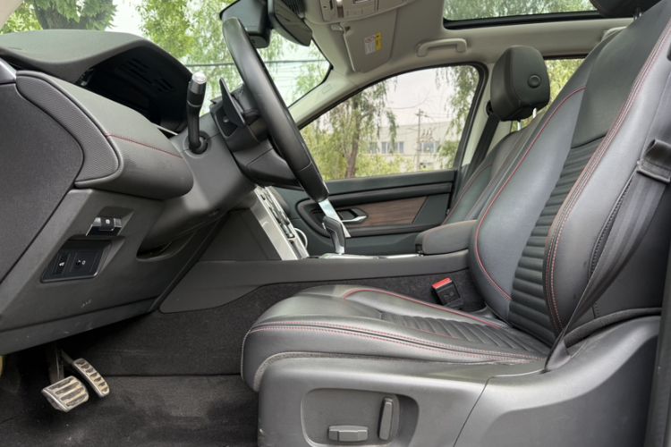 Used Land Rover Discovery Sport 2020 249 PS R-Dynamic Performance Edition Interior 5