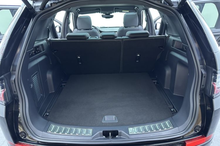 Used Land Rover Discovery Sport 2020 249 PS R-Dynamic Performance Edition Interior 6