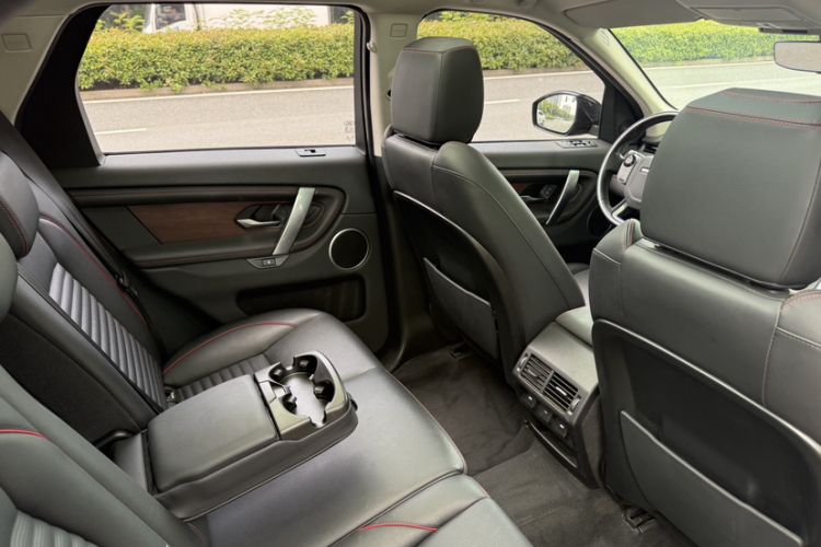 Used Land Rover Discovery Sport 2020 249 PS R-Dynamic Performance Edition Interior 6