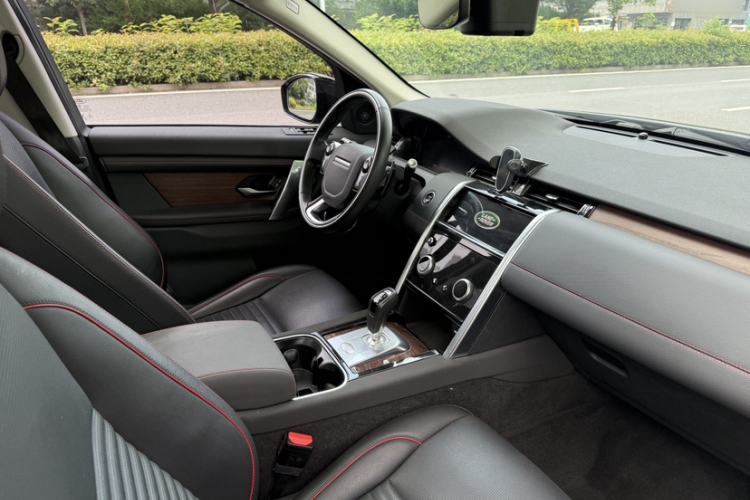 Used Land Rover Discovery Sport 2020 249 PS R-Dynamic Performance Edition Interior 7