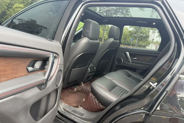 Used Land Rover Discovery Sport 2020 249 PS R-Dynamic Performance Edition Interior 8