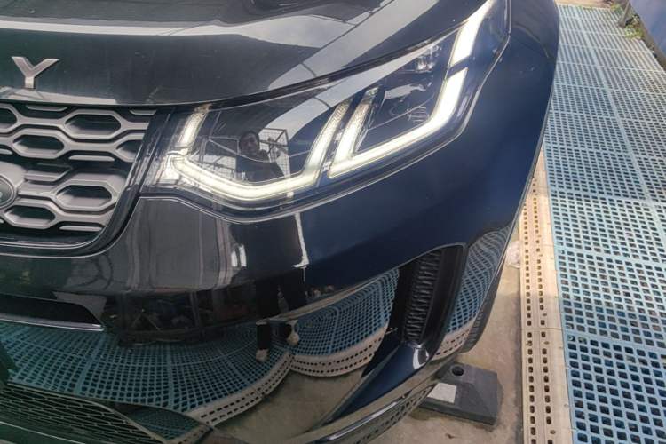 Used Land Rover Discovery Sport 2020 249 PS R-Dynamic Performance Edition Left Front Headlight